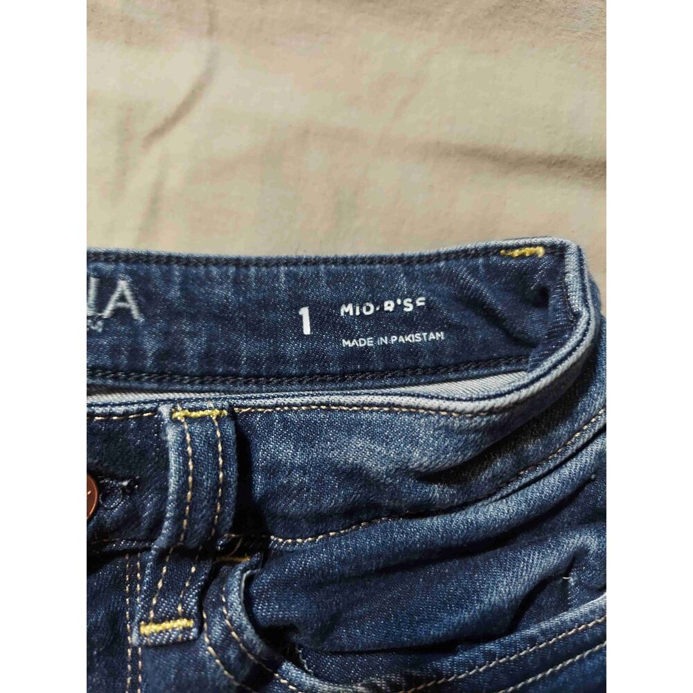 Arizona Jean Co Blue Cuffed Hem Front And Back Pockets Denim Shorts Size 1 - Picture 4 of 5